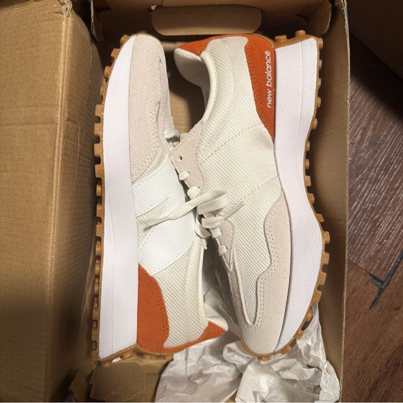 New Balance 327 Sea Salt Rust Oxide Women Sz 7.  M 5.5 - Picture 2 of 6